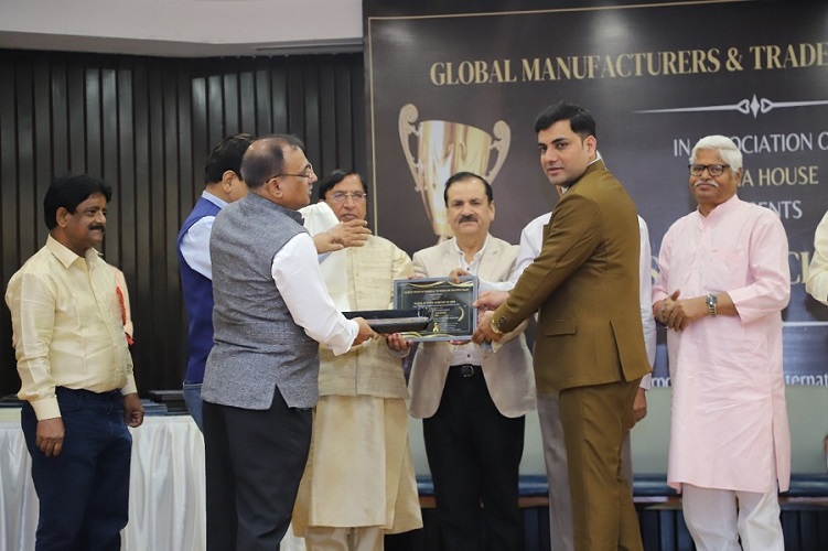 Sandeep Choudhary facilitated with Global Business achiever award