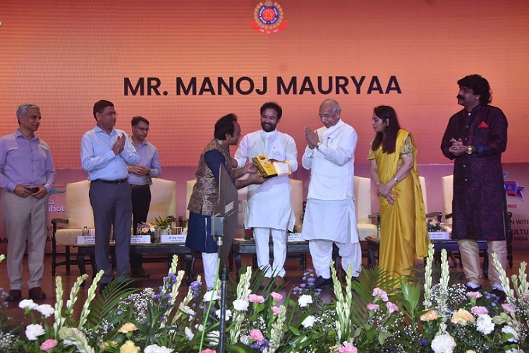 Manoj Mauryaa awarded Raja Ravi Varma Award