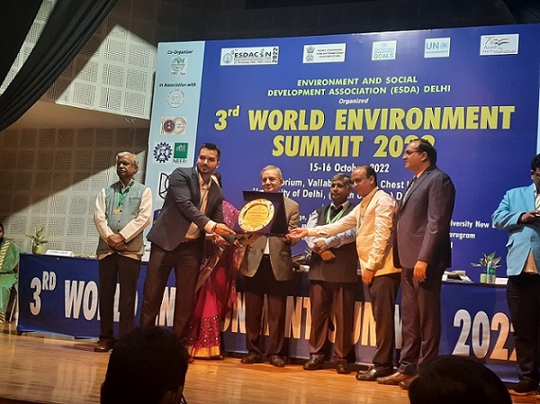 Galgotias University’s Director of Marketing Mr. Raj Singh Bhati awarded with Education Excellence Award 2022 at ESDA Global Summit – WES 2022, Delhi, India